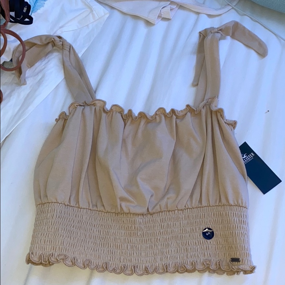 Hollister top